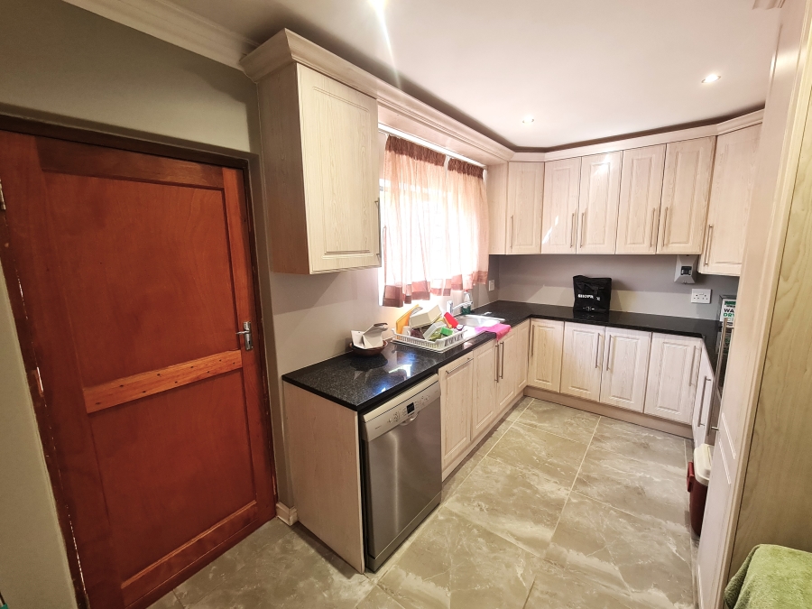 5 Bedroom Property for Sale in Noorsekloof Eastern Cape